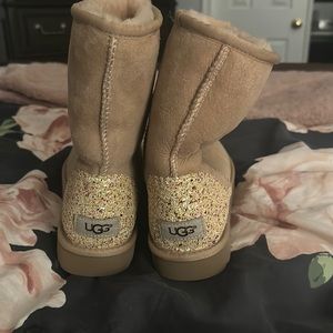 Ugg size 8 w pink sparkles on back worn once